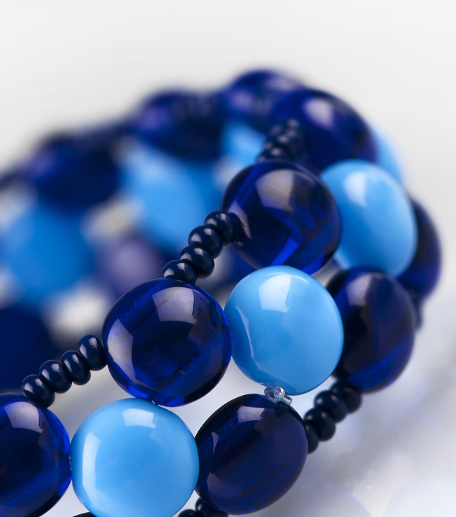 Armband gemaakt van Preciosa Candy beads met blauwe tinten